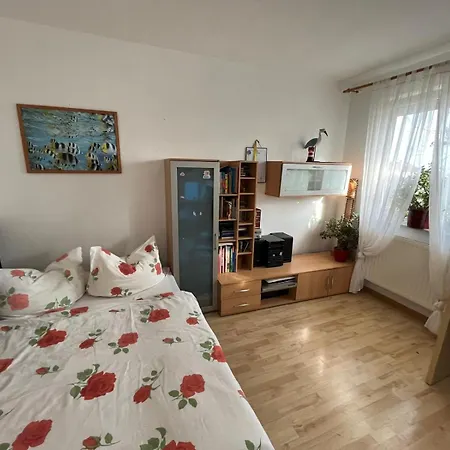 Apartment Schoenes Haus Mit 3 Zimmern Kueche Bad & Wohnzimmer 2 Parkplaetze *