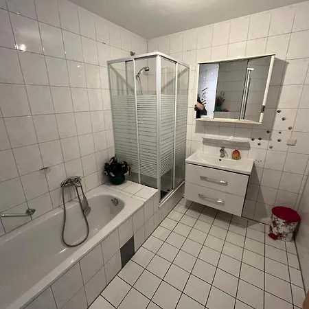 Apartment Schoenes Haus Mit 3 Zimmern Kueche Bad & Wohnzimmer 2 Parkplaetze Hannover
