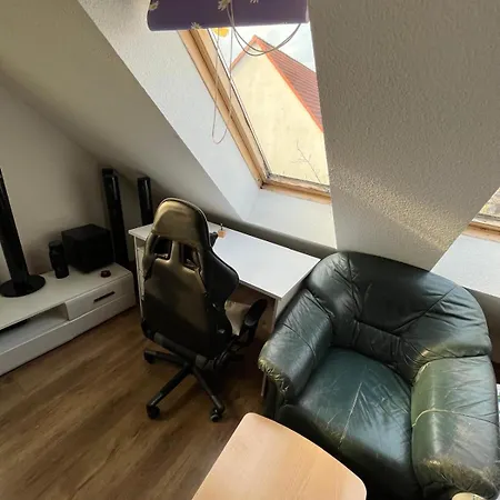 Schoenes Haus Mit 3 Zimmern Kueche Bad & Wohnzimmer 2 Parkplaetze *