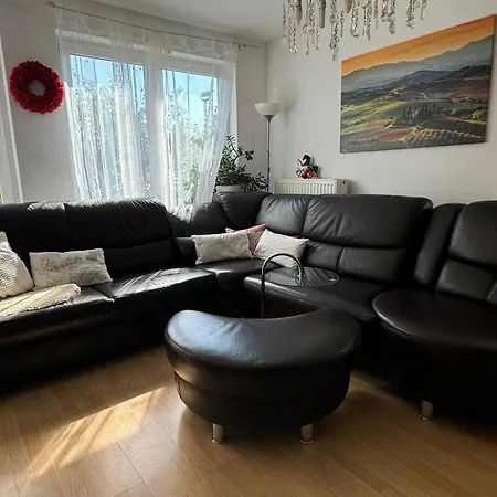 Schoenes Haus Mit 3 Zimmern Kueche Bad & Wohnzimmer 2 Parkplaetze *
