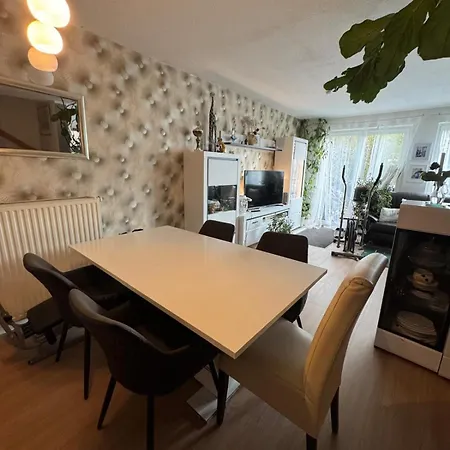 Apartment Schönes Haus Mit 3 Zimmern Küche Bad&wohnzimmer 2 Parkplätze Hannover