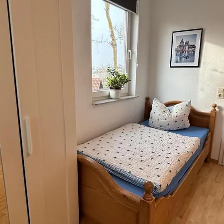 Schönes Haus Mit 3 Zimmern Küche Bad&wohnzimmer 2 Parkplätze Apartment *