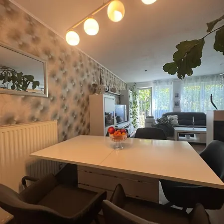 Schönes Haus Mit 3 Zimmern Küche Bad&wohnzimmer 2 Parkplätze Hannover