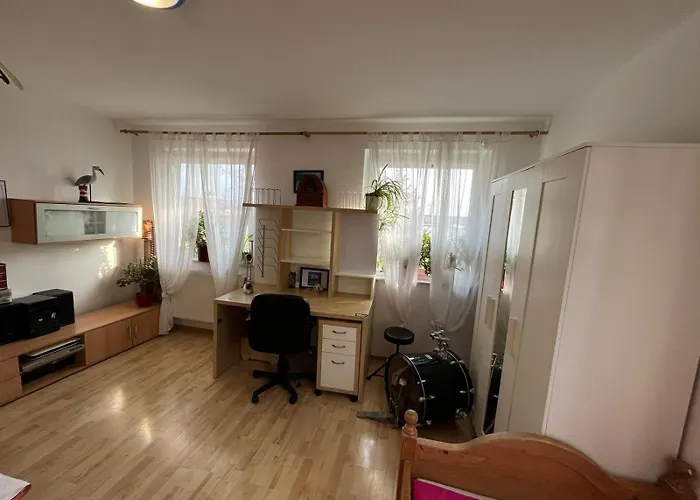 Schoenes Haus Mit 4 Schlafzimmer Kueche Bad Wc & Wohnzimmer 2 Parkplaetze *