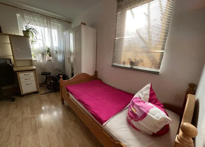 Schoenes Haus Mit 4 Schlafzimmer Kueche Bad Wc & Wohnzimmer 2 Parkplaetze * Hannover