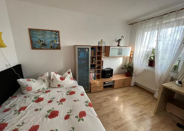 Lejlighed Schoenes Haus Mit 4 Schlafzimmer Kueche Bad Wc & Wohnzimmer 2 Parkplaetze *