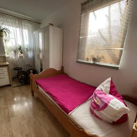 Schoenes Haus Mit 4 Schlafzimmer Kueche Bad Wc & Wohnzimmer 2 Parkplaetze * Hanower